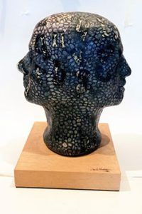 Políticos es una escultura original del artista plástico Carlos Codoñer y pertenece a su colección Faces